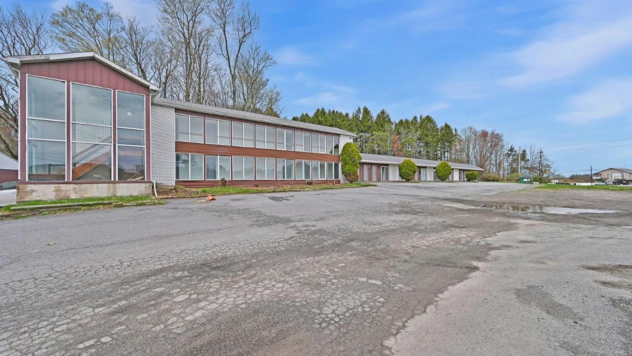 Maplehurst Motel Tunkhannock Exterior photo